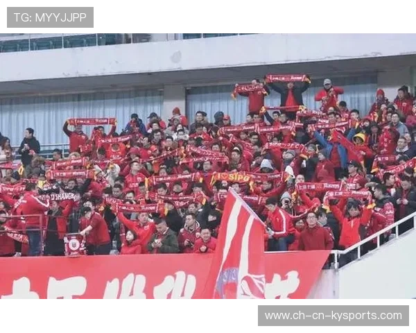 上海上港球员贡献关键进球，帮助球队取胜，上海上港球员照片